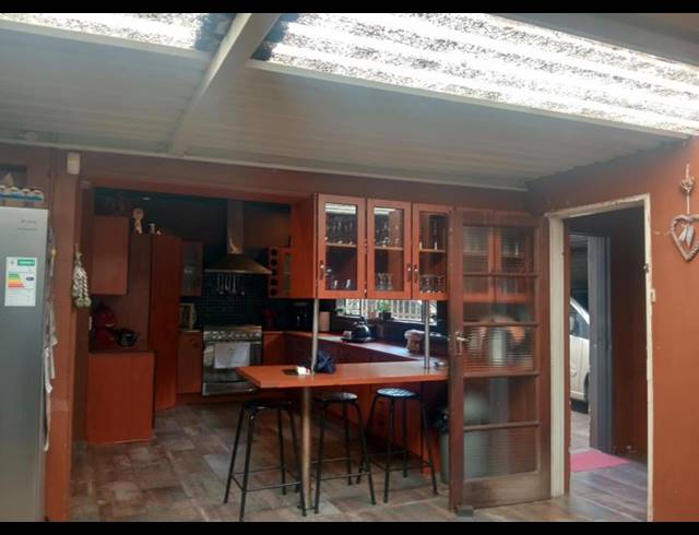 5 BEDROOM FREESTANDING FOR SALE IN BIRCHLEIGH